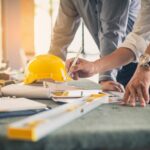 خدمات تنسيق الحدائق الفاخرة في أبوظبي: التصميم، التنفيذ، والصيانة المؤتمتة