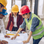 فن الحياة في الهواء الطلق: خدمات تنسيق الحدائق الرائدة في أبوظبي للفلل الفاخرة